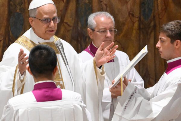 Live Updates: Leo XIV Vows to Lift Up ‘Ordinary People’ in 1st Mass as Pope