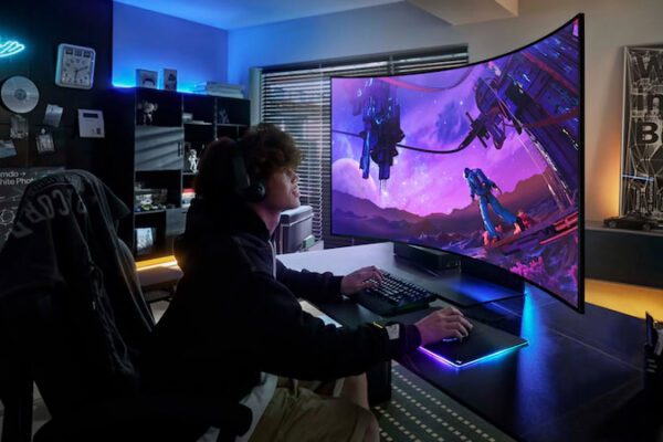 Samsung’s best gaming monitor is $900 off