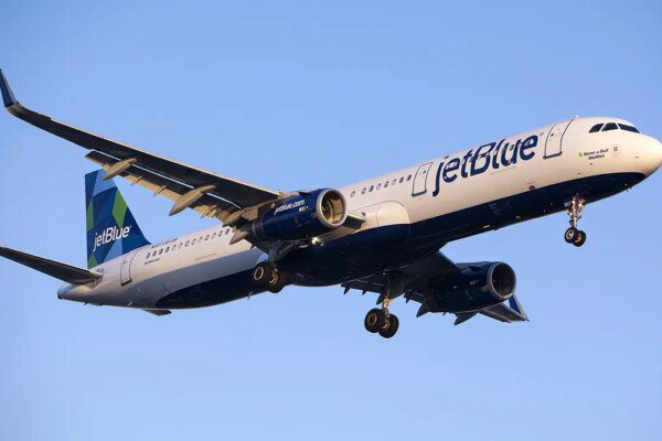 Ex-police captain accused of midair lewdness after allegedly downing bottle of bubbly