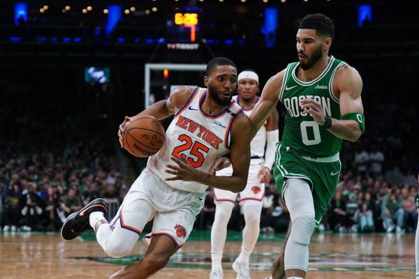 Knicks stun Celtics, erase 20-point lead to take Game 2